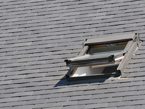 Pose de fenêtre de toit basculante, VELUX, entreprise RGE, Loiret