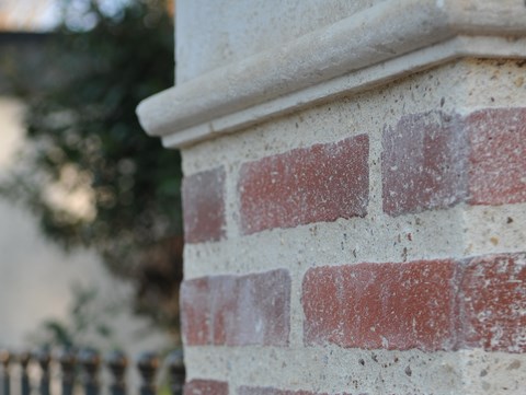 Réparation ou création de piliers de portail en pierre de taille et briques (Loiret - 45)